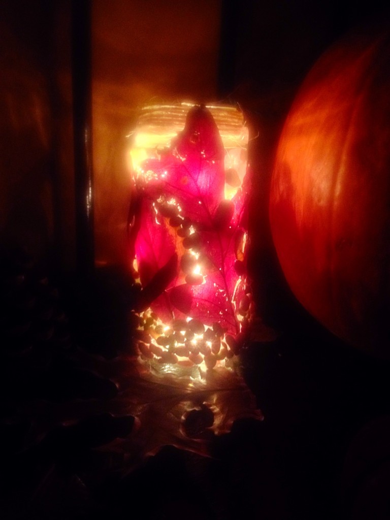 Leaf Craft: Leaf and Bean light up jar